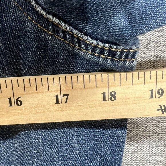 Levi's Women's Original Trucker Denim Jacket Size Medium Blue Jean Jacket - Picture 6 of 14